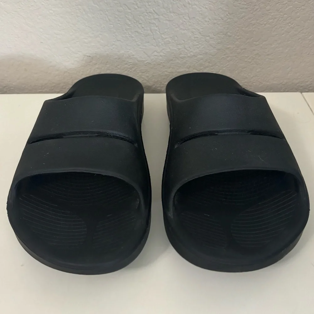 OOFOS | OOahh Sport‎ Sandals Black Slides Sz M8/W10